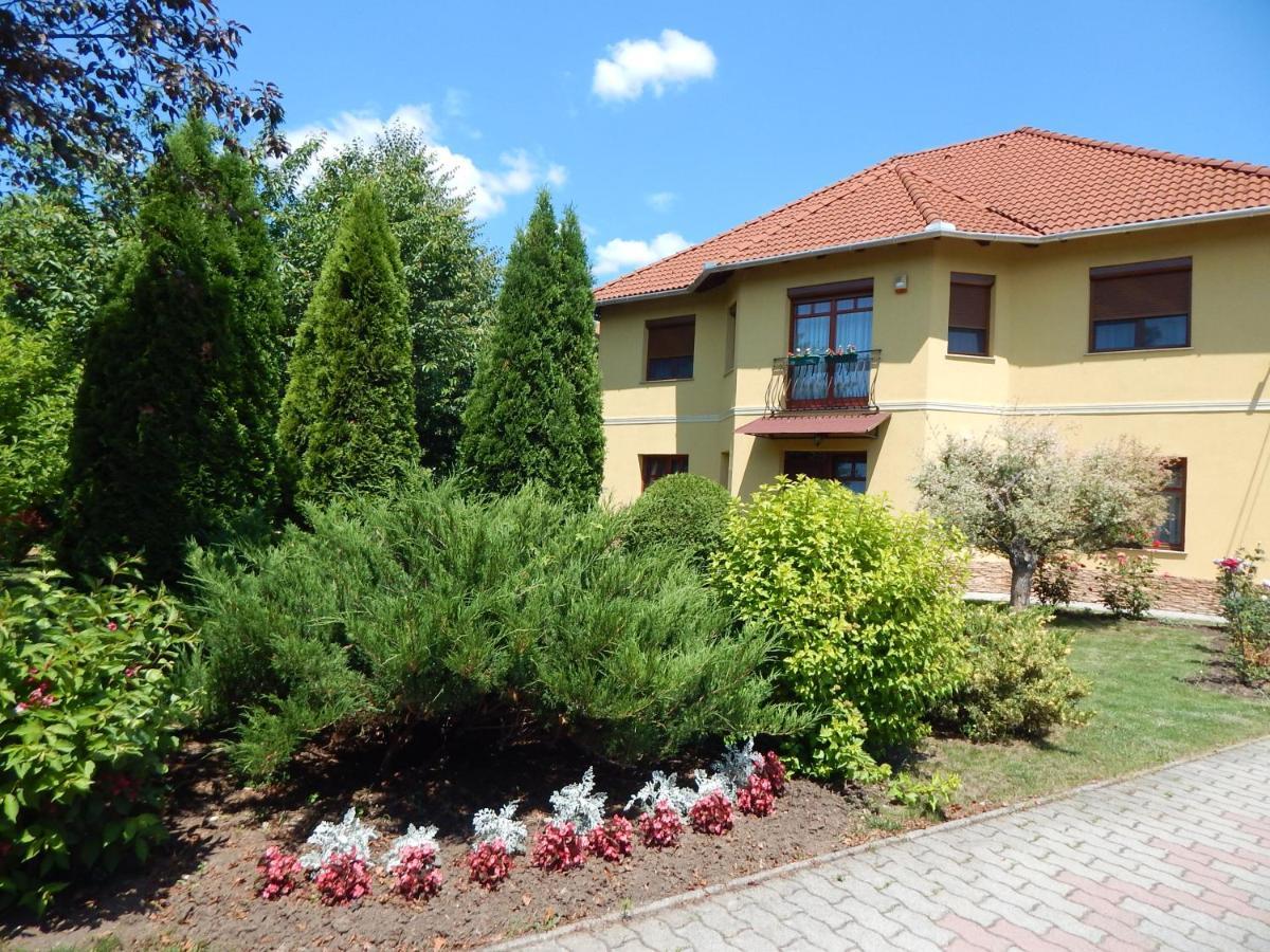 Voelgy Apartman Eger Zewnętrze zdjęcie
